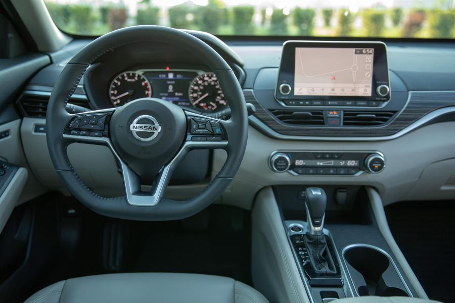 Торпедо Nissan Altima Platinum Edition ONE 2018 года  (фото 6 из 25)